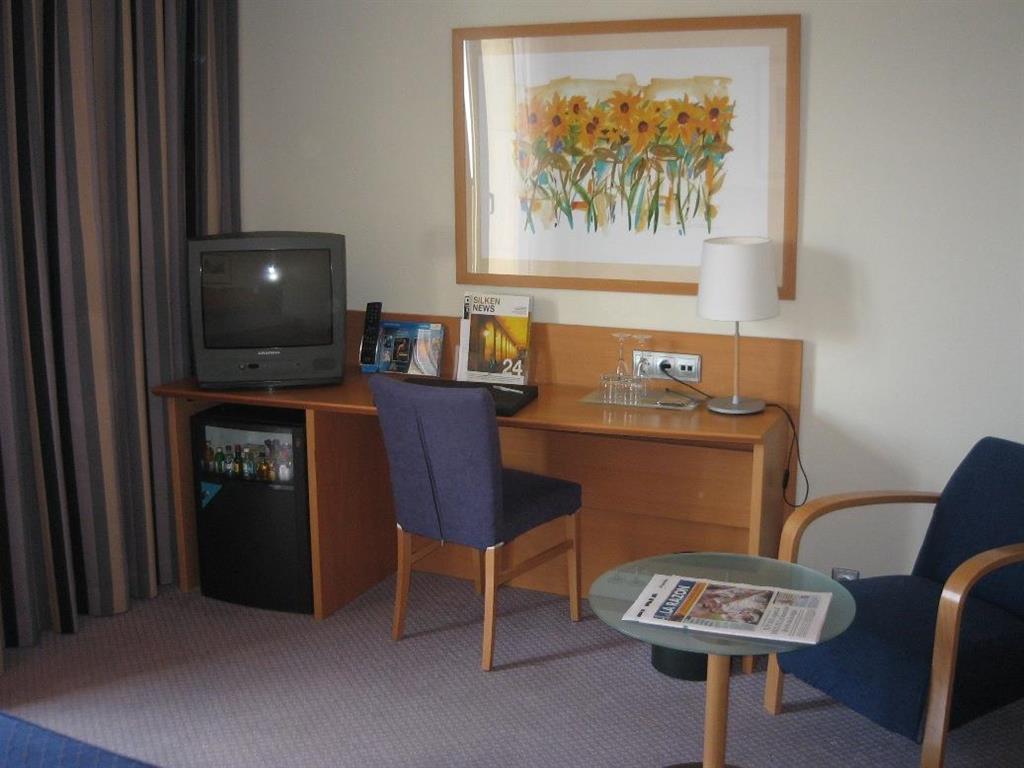 Silken Alfonso X Hotel Ciudad Real Room photo