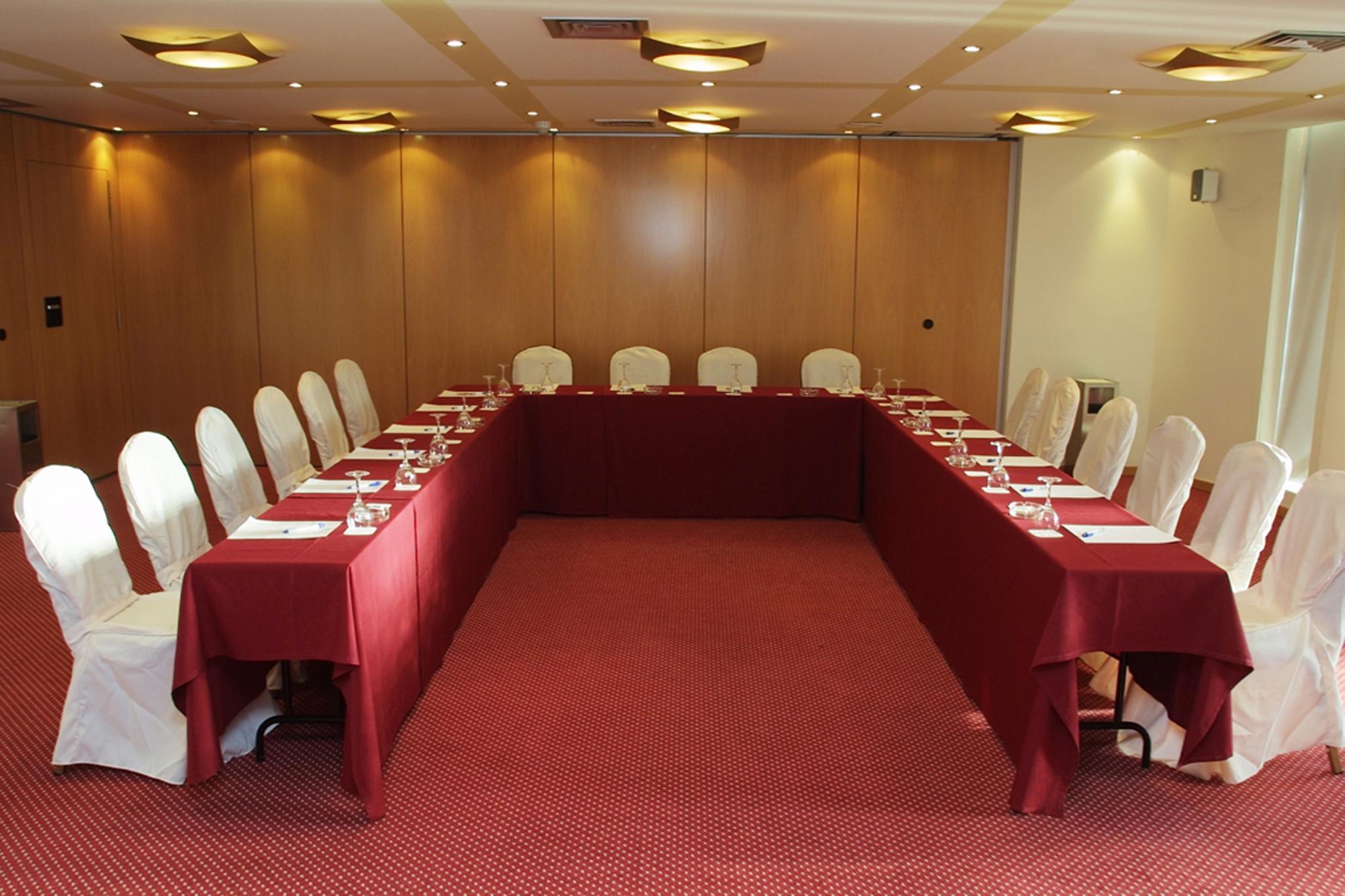 Silken Alfonso X Hotel Ciudad Real Business photo